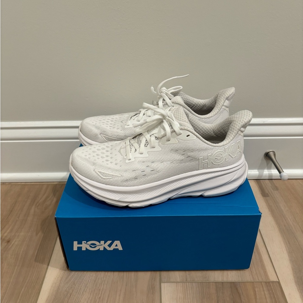 Hoka Clifton 9 size 7 women’s